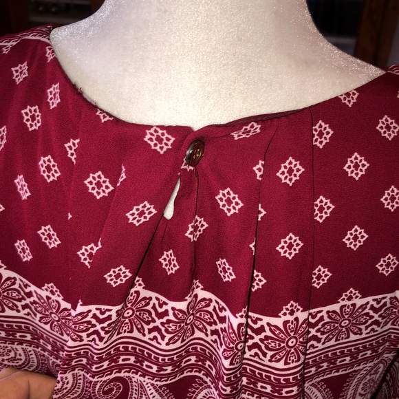 CINTHIA SIZE LARGE RED AND WHITE BANDANNA PRINT 3/4 SLEEVE THAT TIES WITH BOW - Picture 4 of 4